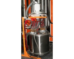 篩粉及供粉中心